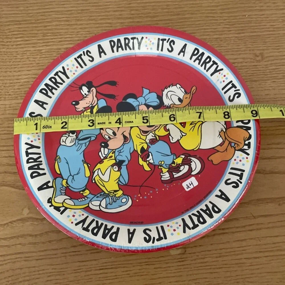 Vtg Beach Disney Mickey and Friends Birthday Party Plates 9 Inch Set of 8 New